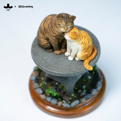JXK331 石灯籠でくつろぐ猫たち