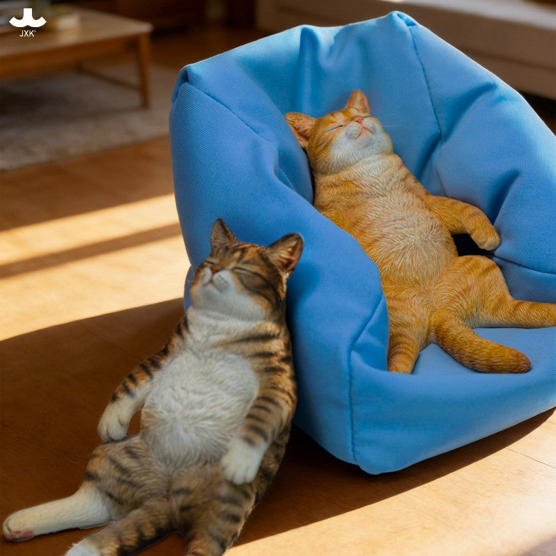 JXK336 ソファで寝そべる猫 樹脂・布製フィギュア（全2種）
