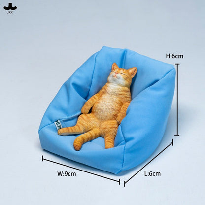 JXK336 ソファで寝そべる猫 樹脂・布製フィギュア（全2種）