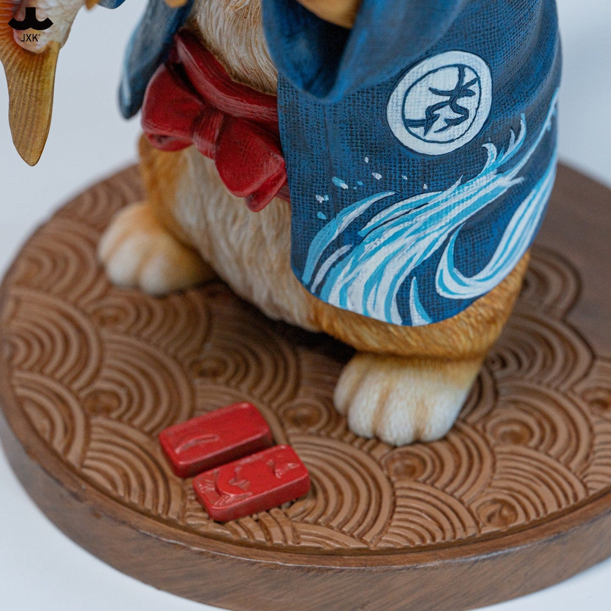 JXK368 鯛を抱えた猫ボス 樹脂フィギュア（台座付き・全2種） 商品画像