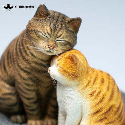 JXK331 石灯籠でくつろぐ猫たち