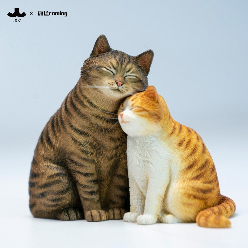 JXK331 石灯籠でくつろぐ猫たち