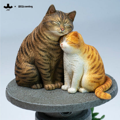 JXK331 石灯籠でくつろぐ猫たち
