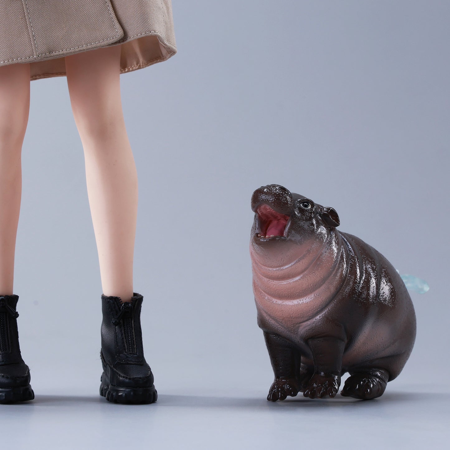 水遊びするカバの赤ちゃんムデン