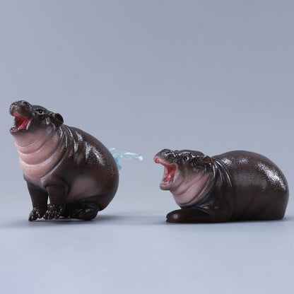水遊びするカバの赤ちゃんムデン