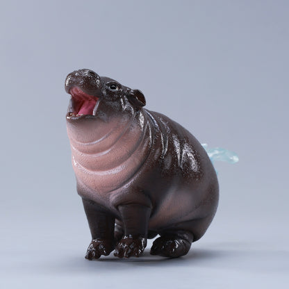 水遊びするカバの赤ちゃんムデン