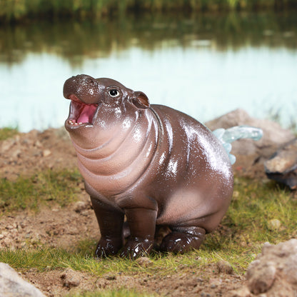 水遊びするカバの赤ちゃんムデン