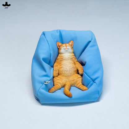 JXK336 ソファで寝そべる猫 樹脂・布製フィギュア（全2種）