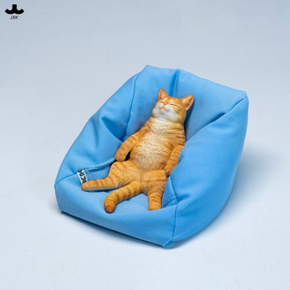 JXK336 ソファで寝そべる猫 樹脂・布製フィギュア（全2種）