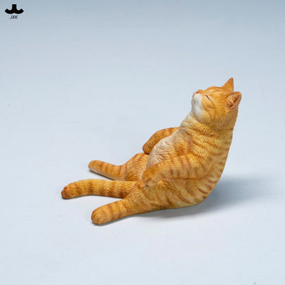 JXK336 ソファで寝そべる猫 樹脂・布製フィギュア（全2種）