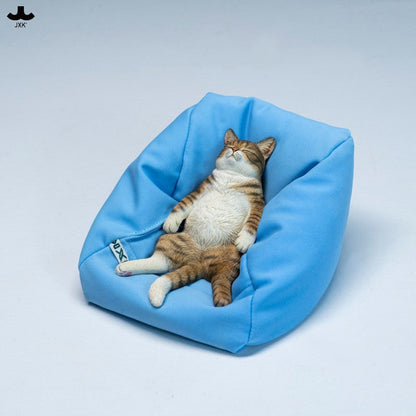 JXK336 ソファで寝そべる猫 樹脂・布製フィギュア（全2種）