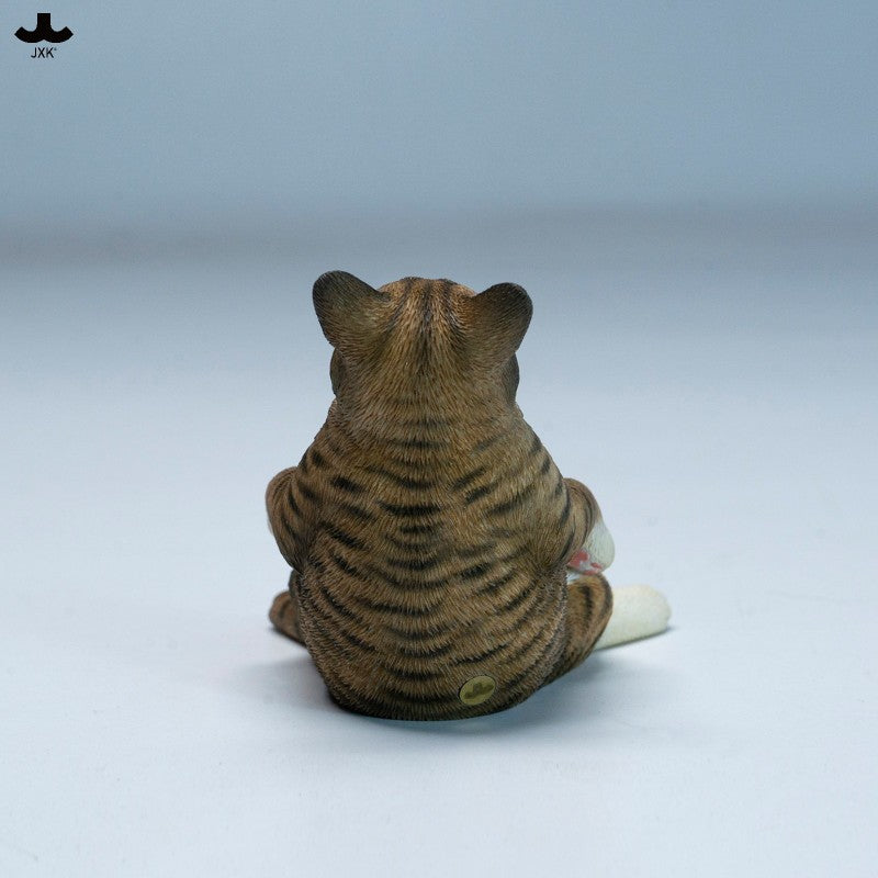JXK336 ソファで寝そべる猫 樹脂・布製フィギュア（全2種）