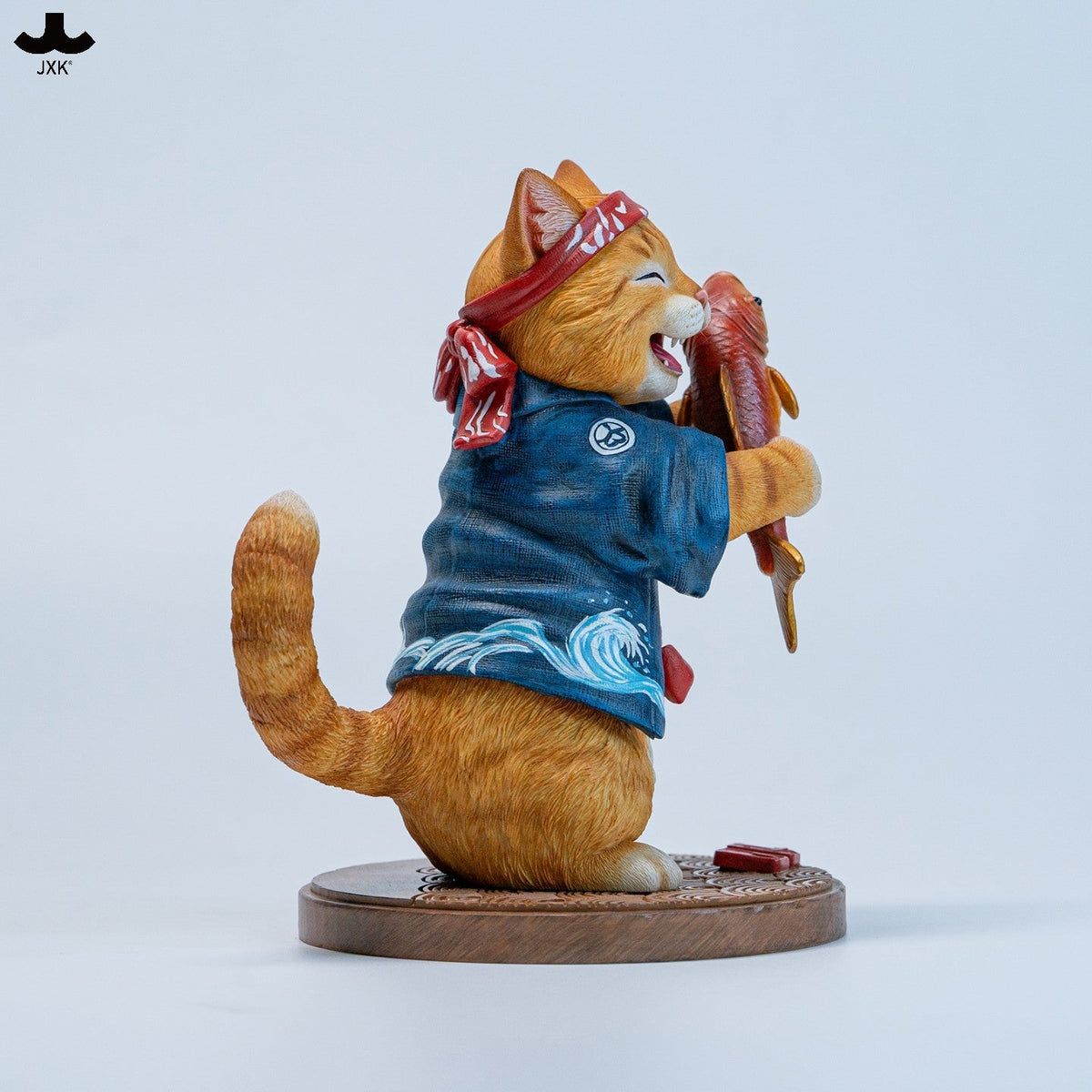 JXK368 鯛を抱えた猫ボス 樹脂フィギュア（台座付き・全2種） 商品画像