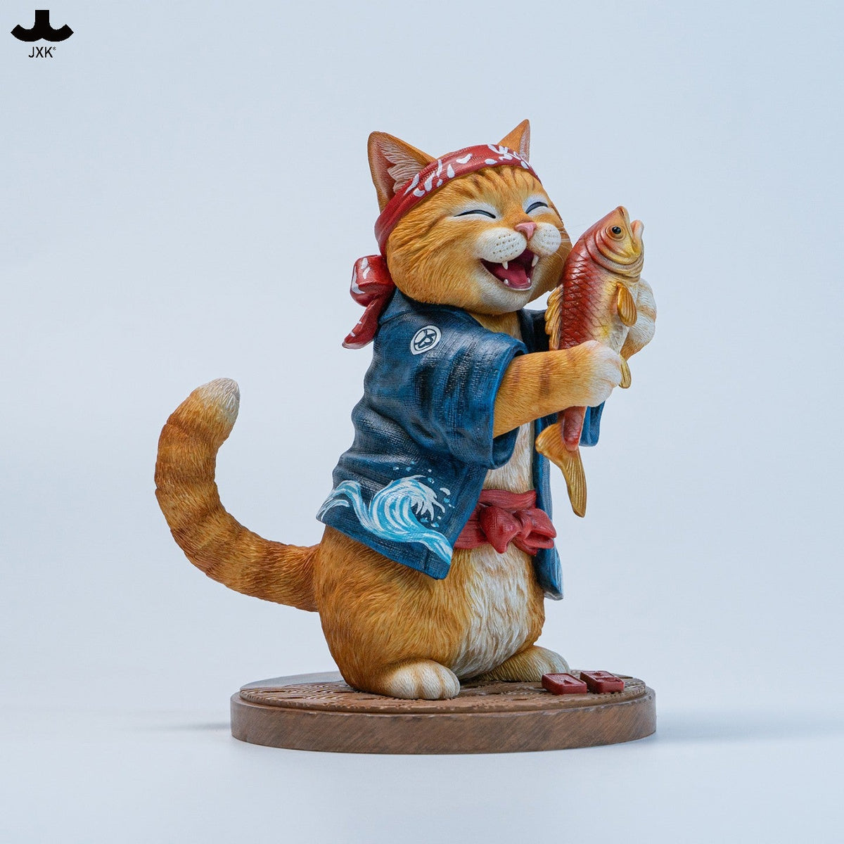 JXK368 鯛を抱えた猫ボス 樹脂フィギュア（台座付き・全2種） 商品画像