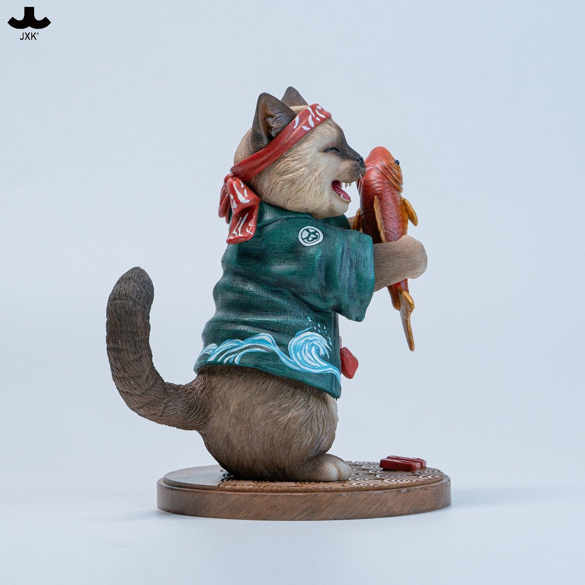 JXK368 鯛を抱えた猫ボス 樹脂フィギュア（台座付き・全2種） 商品画像