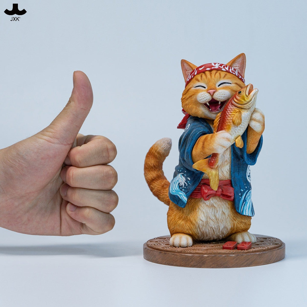 JXK368 鯛を抱えた猫ボス 樹脂フィギュア（台座付き・全2種） 商品画像