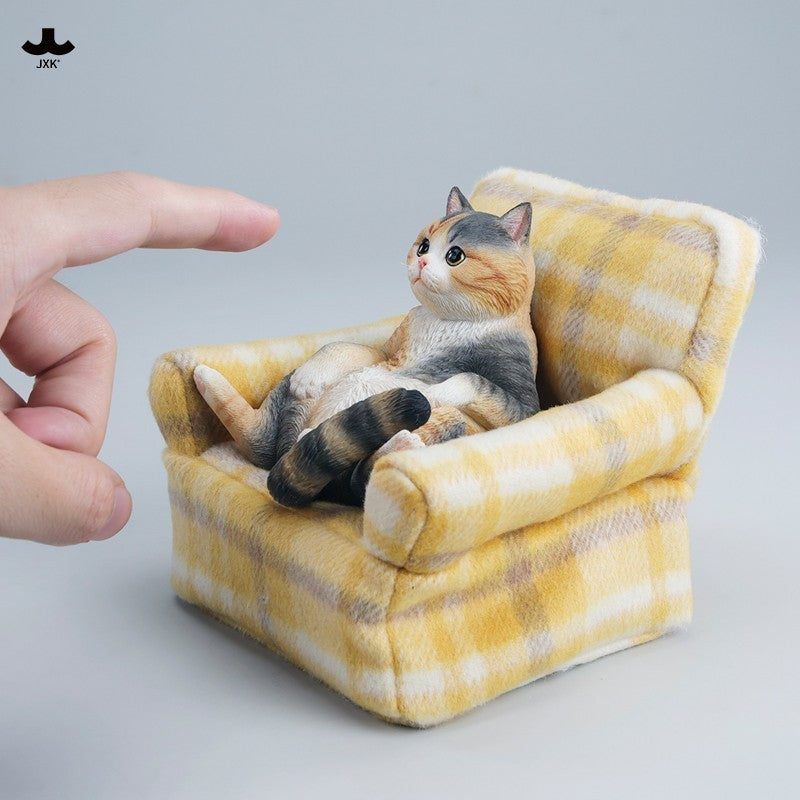 JXK350 ソファでくつろぐ猫 樹脂・布製フィギュア（全3種）